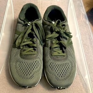Men’s Size 8 New Balance Sneakers